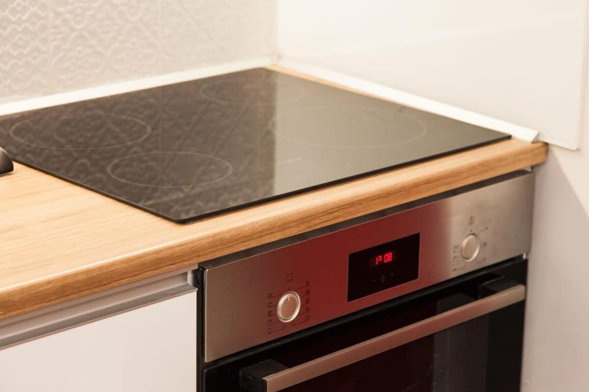 Contemporary Stylish Apartment Located Near Metaxourgeio Area أثينا المظهر الخارجي الصورة