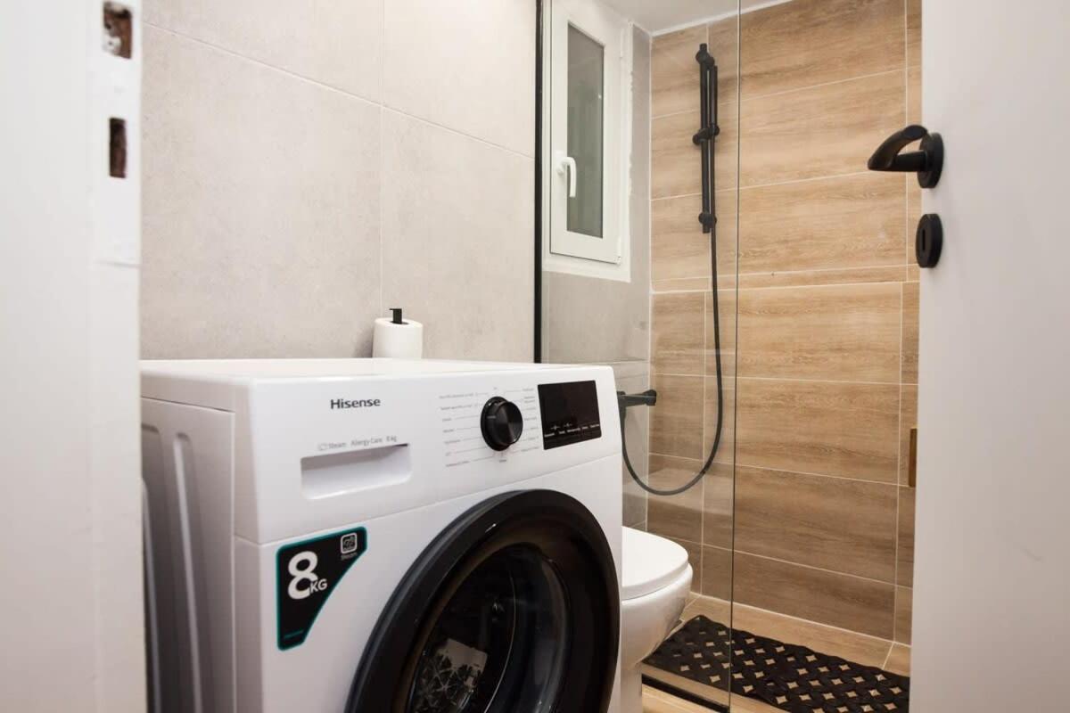 Contemporary Stylish Apartment Located Near Metaxourgeio Area أثينا المظهر الخارجي الصورة