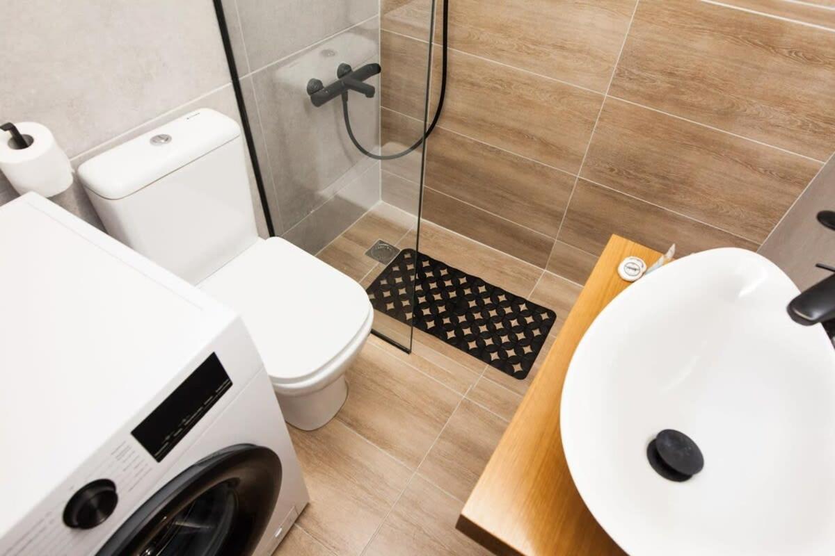 Contemporary Stylish Apartment Located Near Metaxourgeio Area أثينا المظهر الخارجي الصورة