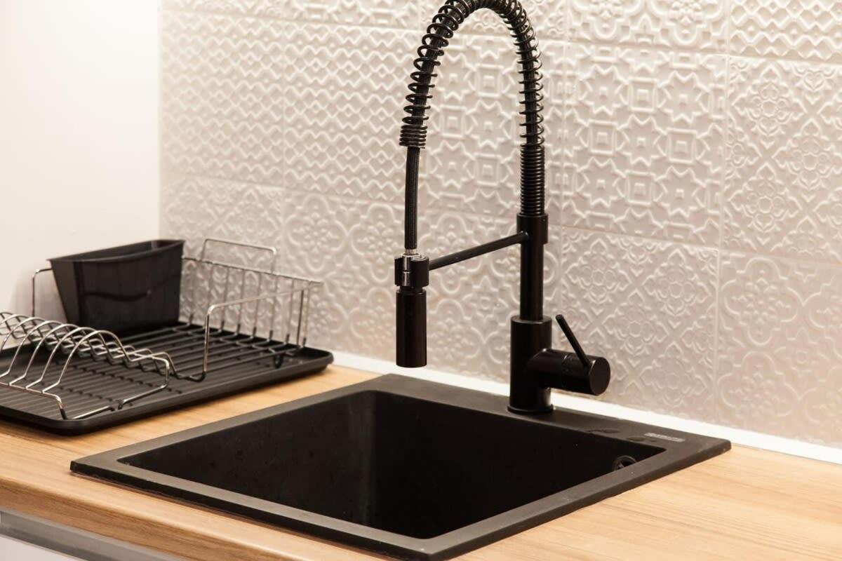 Contemporary Stylish Apartment Located Near Metaxourgeio Area أثينا المظهر الخارجي الصورة